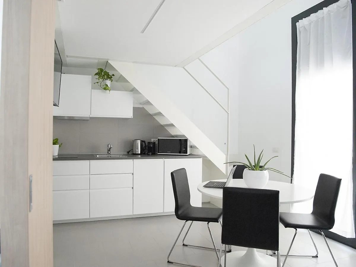 Brand New Apartments Ortiquattro Milano 0*,